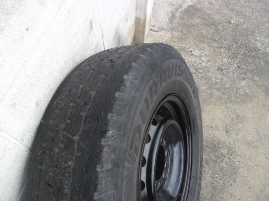 ล้อกะทะ 15นิ้ว6รู พร้อมยาง225/75R15 มี 1 ล้อ ราคา 1500 บาท ล้อกะทะ 15นิ้ว6รู พร้อมยาง225/75R15 มี 1 ล้อ ราคา 1500 บาท