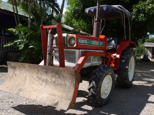 ขายรถไถ Kubota L2002 DT 2เพลา พร้อมตัวตัดหญ้า รถใช้งานปกติ สนใจโทรติดต่อครับ