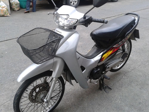 wave 100 ปี 47 ไมล์ฟ้า สีเทา ดำ รถบ้านเดิมๆ เครื่องแน่น ชุดสีสวยใส ท้าพิสูจน์ เอกสารครบ ภาษี พรบ.ไม่ขาด wave 100 ปี 47 ไมล์ฟ้า สีเทา ดำ รถบ้านเดิมๆ เครื่องแน่น ชุดสีสวยใส ท้าพิสูจน์ เอกสารครบ ภาษี พรบ.ไม่ขาด