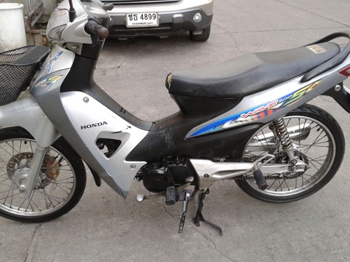 wave100s ปี 50สีเทา ดำ เครื่องดีแน่นๆเดิมๆ ชุดสีสวย เอกสารครบ มาลองขับได้จ้า