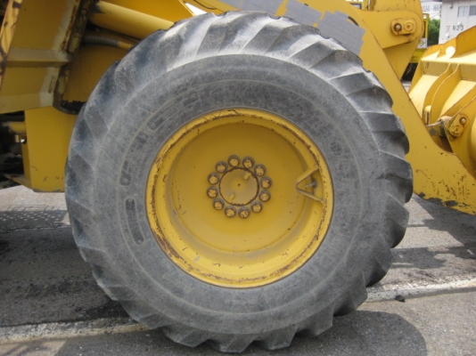 รถตักล้อยาง  WA100-1-33529  ชั่วโมงใช้งาน 1,500 ช.ม.  สภาพสวย  นำเข้าจากญี่ปุ่น  เดินทางถึงไทยแล้ว  โทร.081-373-0559