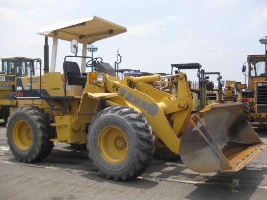 รถตักล้อยาง  WA100-1-33529  ชั่วโมงใช้งาน 1,500 ช.ม.  สภาพสวย  นำเข้าจากญี่ปุ่น  เดินทางถึงไทยแล้ว  โทร.081-373-0559