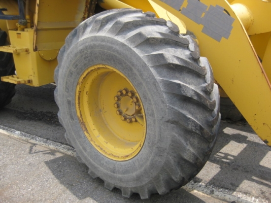 รถตักล้อยาง  WA100-1-33529  ชั่วโมงใช้งาน 1,500 ช.ม.  สภาพสวย  นำเข้าจากญี่ปุ่น  เดินทางถึงไทยแล้ว  โทร.081-373-0559