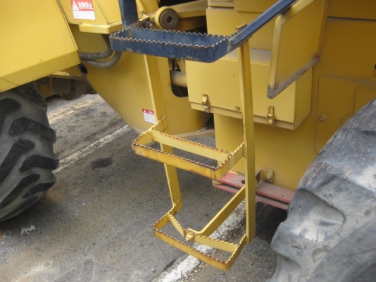 รถตักล้อยาง  WA100-1-33529  ชั่วโมงใช้งาน 1,500 ช.ม.  สภาพสวย  นำเข้าจากญี่ปุ่น  เดินทางถึงไทยแล้ว  โทร.081-373-0559