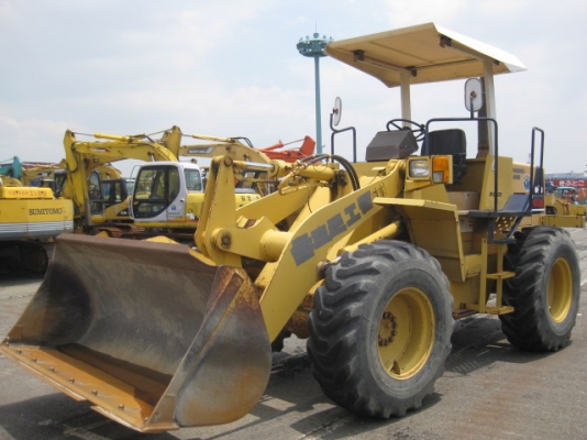 รถตักล้อยาง  WA100-1-33529  ชั่วโมงใช้งาน 1,500 ช.ม.  สภาพสวย  นำเข้าจากญี่ปุ่น  เดินทางถึงไทยแล้ว  โทร.081-373-0559