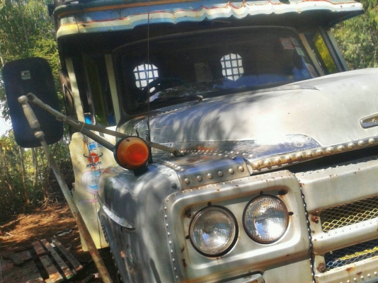 ขาย 10 ล้อกำลังต่อเป็นเทเลอร์