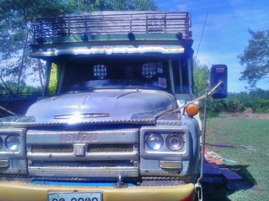 ขาย 10 ล้อกำลังต่อเป็นเทเลอร์