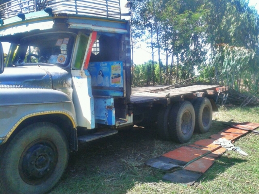 ขาย 10 ล้อกำลังต่อเป็นเทเลอร์