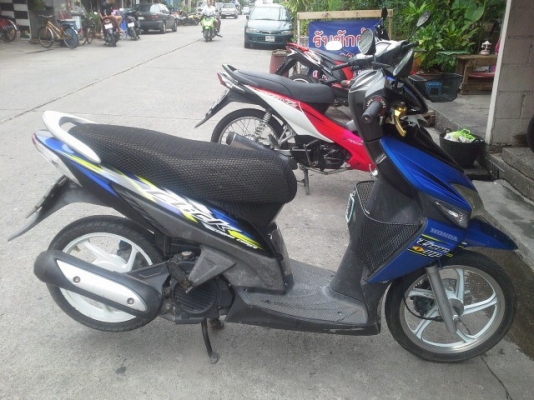 click ปี 50 ล้อแม็กซ์ขาว สีน้ำเงิน ดำ เครื่องเดิมๆแน่นๆ มีเล่ม เอกสารครบ