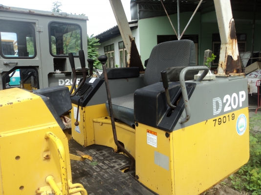 ขายด่วน รถแทรคเตอร์ตีนตะขาบ Komatsu D20P-7E ใบมีดสไลด์ 6 ทิศทาง นำเข้าเองจากญี่ปุ่นยังไม่เคยใช้งานใน ขายด่วน รถแทรคเตอร์ตีนตะขาบ Komatsu D20P-7E ใบมีดสไลด์ 6 ทิศทาง นำเข้าเองจากญี่ปุ่นยังไม่เคยใช้งานใน