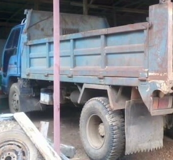 ISUZU NPR 125 HP 4BG1 หกล้อดั๊มพ์ กระบะดั๊มพ์เหล็ก 4 ตันความยาว 3.60 สภาพสวย เครื่องแน่นแรงดี ภายในเก๋งคอนโซลครบพร้อม พวงมาลัยเพาเวอร์ แอร์เย็น ช่วงล่างคัชซีสวยเงาไม่มีแตกไม่มีบวม เฟืองท้ายกับคานหน้าใหญ่ติด F ครบหมดแล้ว ยาง 8.25 ขอบ 16 สภาพดี 70\% พร้อมบรร ISUZU NPR 125 HP 4BG1 หกล้อดั๊มพ์ กระบะดั๊มพ์เหล็ก 4 ตันความยาว 3.60 สภาพสวย เครื่องแน่นแรงดี ภายในเก๋งคอนโซลครบพร้อม พวงมาลัยเพาเวอร์ แอร์เย็น ช่วงล่างคัชซีสวยเงาไม่มีแตกไม่มีบวม เฟืองท้ายกับคานหน้าใหญ่ติด F ครบหมดแล้ว ยาง 8.25 ขอบ 16 สภาพดี 70\% พร้อมบรร