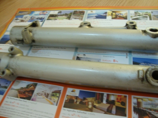 **ขายปลายท่อเดิม กับ โช็คหน้า  Honda sonic NEW   ปลายท่อเดิม  sonic  แท้  จากศูนย์ ไม่มีรอย  500.-  กระบอกโช็คหน้า  sonic แท้ สภาพพร้อมใช้   200.-    ส่งต่างจังหวัดได้คับ