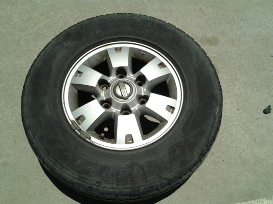 ขายแม็กพร้อมยางขอบ14ของnissan  ฟอร์นเทืย สภาพพร้อมใช้งานครับ  1ชุด