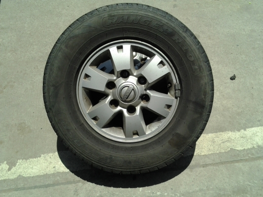 ขายแม็กพร้อมยางขอบ14ของnissan  ฟอร์นเทืย สภาพพร้อมใช้งานครับ  1ชุด