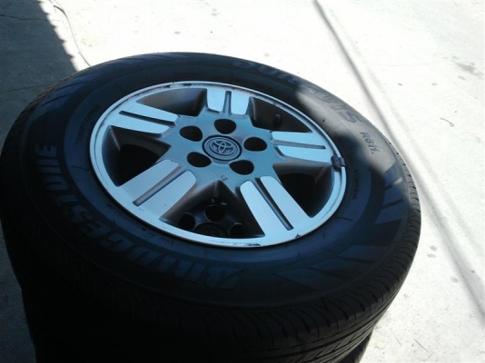 ขายล้อแมกซ์พร้อมยาง DURAVISE R611 ปี 2012 VIGO  4 ล้อ 11,000 บาท โทร 089-7669417