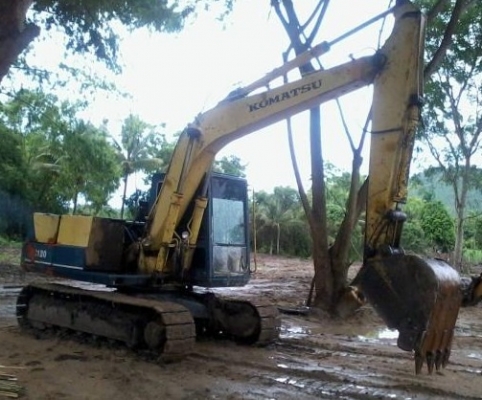 KOMATSU PC 100-3 เครื่องเดิมปั๊มเดิมๆแห้งดีแรงดีไม่มีเยิ้ม ภายในเก๋งคอนโทรลยาว แอร์เย็น ภายนอกบอดี้รถสวย บูมอาร์มไม่มีปะไม่มีดาม ช่วงล่างแน่นเต็มดีประมาณ 60\% พร้อมทำงานได้เลย เอกสารใบอินวอยซ์ ราคาต่อรองได้ครับ