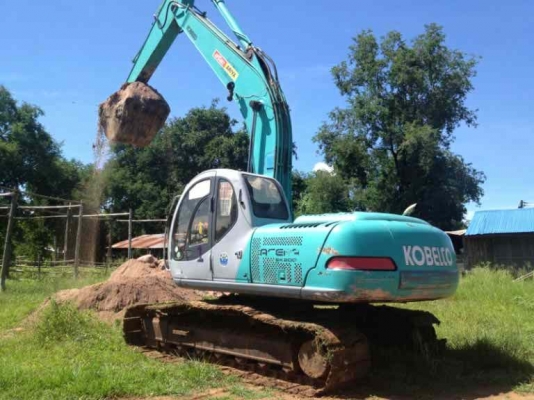 ขายรถแม็คโคร KOBELCO  รุ่น SK-200-5  ( ธรรมดา )