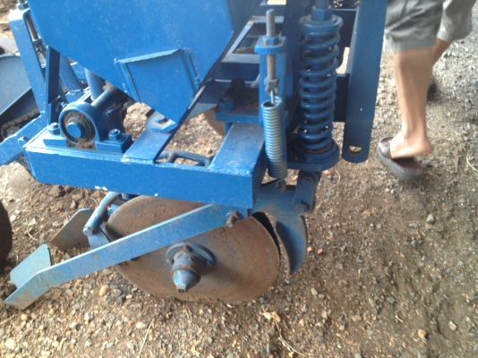 ขายเครื่องหยอดข้าวโพด แบบกระทู้ สภาพดีของพยับการช่าง ขายเครื่องหยอดข้าวโพด แบบกระทู้ สภาพดีของพยับการช่าง