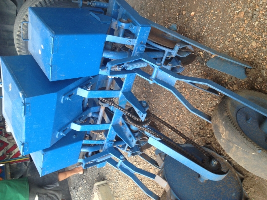 ขายเครื่องหยอดข้าวโพด แบบกระทู้ สภาพดีของพยับการช่าง ขายเครื่องหยอดข้าวโพด แบบกระทู้ สภาพดีของพยับการช่าง