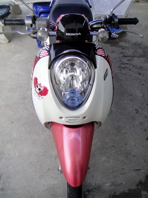 ขาย scoopy-i ชมพู-ขาว ออกลายซ่า สวยๆเลยครับ