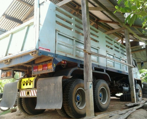 ISUZU ROCKY FXZ 210 HP 6SA1 ปี 33 สิบล้อดั๊มพ์ 2 เพลา กระบะดั๊มพ์เหล็ก 12 ตันสภาพอย่างสวย เครื่องแน่นแรงดีไม่มีเยิ้มเลย หัวเก๋งสีสันบางเดิมๆภายในเก๋งคอนโซลสวยเพียบพร้อม แอร์เย็น พวงมาลัยเพาเวอร์ ระบบเบรคทริ๊ปฟี้ ช่วงล่างใหญ่คัชซีสวยทั้งเส้นไม่มีแตกบวม ยาง