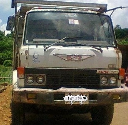 HINO SUMO FM 226 - 220 HP EM100 สิบล้อดั๊มพ์ 2 เพลา กระบะดั๊มพ์เหล็ก 12 ตันสภาพดี เครื่องแรงดีไม่มีเยิ้ม ภายในเก๋งคอนโซลครบพร้อม พวงมาลัยเพาเวอร์ ระบบเบรคทริ๊ปฟี้ ช่วงล่างคัชซีไม่มีดาม ยางสภาพดี 10 เส้นประมาณ 70\% พร้อมบรรทุกพร้อมใช้งาน เอกสารทะเบียนภาษีคร HINO SUMO FM 226 - 220 HP EM100 สิบล้อดั๊มพ์ 2 เพลา กระบะดั๊มพ์เหล็ก 12 ตันสภาพดี เครื่องแรงดีไม่มีเยิ้ม ภายในเก๋งคอนโซลครบพร้อม พวงมาลัยเพาเวอร์ ระบบเบรคทริ๊ปฟี้ ช่วงล่างคัชซีไม่มีดาม ยางสภาพดี 10 เส้นประมาณ 70\% พร้อมบรรทุกพร้อมใช้งาน เอกสารทะเบียนภาษีคร