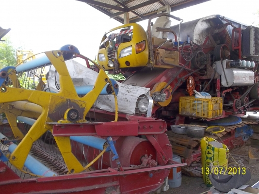 ขายรถเกี่ยว ศักดิ์พัฒนา   เครื่อง 220แรง  มิตซูบิชิ