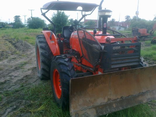 ขายรถไถ คูโบต้า M7040 สภาพเดิมๆพร้อมอุปกรณ์