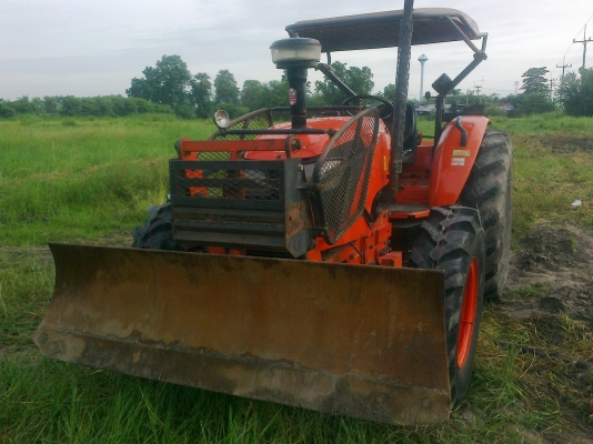 ขายรถไถ คูโบต้า M7040 สภาพเดิมๆพร้อมอุปกรณ์