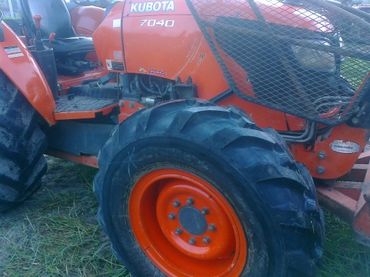 ขายรถไถ คูโบต้า M7040 สภาพเดิมๆพร้อมอุปกรณ์