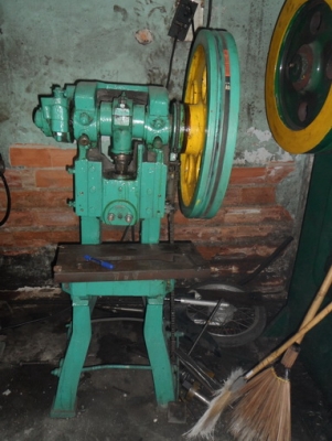 ขายครับขาย เครื่องป๊าข้อเสือ 15 ตัน ตัวละ 35000 มี 3 ตัว