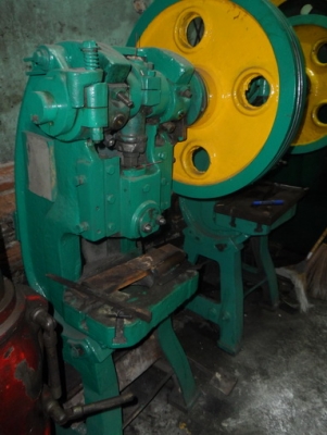 ขายครับขาย เครื่องป๊าข้อเสือ 15 ตัน ตัวละ 35000 มี 3 ตัว