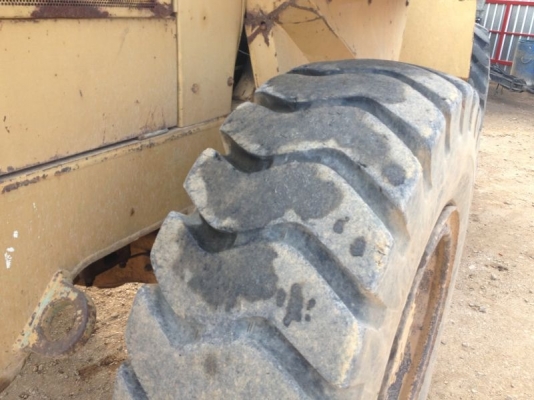 รถตัก CAT 916  4 สูบ มีเทอร์โบ  สนใจติดต่อ  081 - 6079515