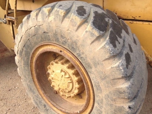 รถตัก CAT 916  4 สูบ มีเทอร์โบ  สนใจติดต่อ  081 - 6079515