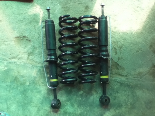 ต้องการขายสปริงพร้อมโช๊คหน้า ของ vigo champ 4W
