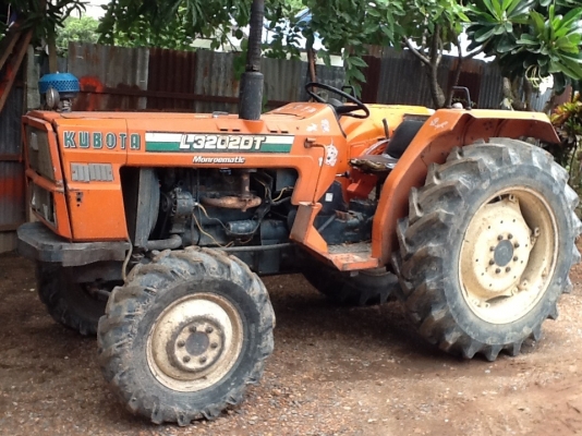 คูโบต้า L3202 4 WD 2 เพลามีแต่ตัว สภาพเดิมๆ เครื่องดี เกียร์ดี รถไร่สวยๆครับ