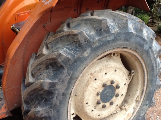 คูโบต้า L3202 4 WD 2 เพลามีแต่ตัว สภาพเดิมๆ เครื่องดี เกียร์ดี รถไร่สวยๆครับ