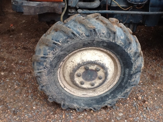 คูโบต้า L3202 4 WD 2 เพลามีแต่ตัว สภาพเดิมๆ เครื่องดี เกียร์ดี รถไร่สวยๆครับ