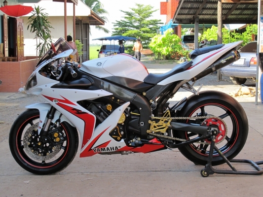 ขาย YAMAHA R1 ปี 05 อินวอย+สรรพสามิตร ขาย YAMAHA R1 ปี 05 อินวอย+สรรพสามิตร