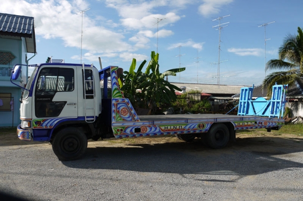 เทรเลอร์บรรทุกรถเกี่ยว HINO 6 ล้อ