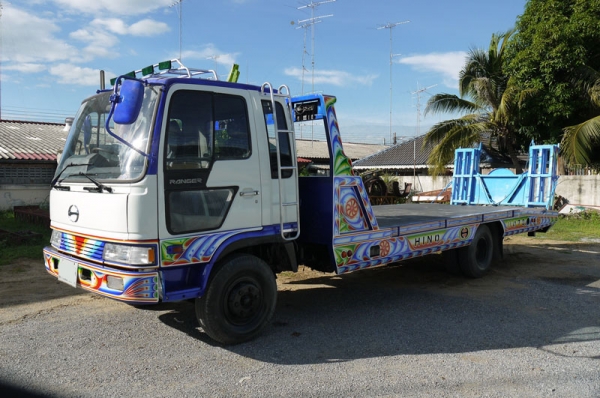 เทรเลอร์บรรทุกรถเกี่ยว HINO 6 ล้อ