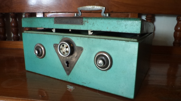 กล่องเก่าของ TOKYO JAPAN