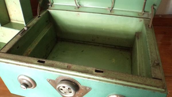 กล่องเก่าของ TOKYO JAPAN กล่องเก่าของ TOKYO JAPAN