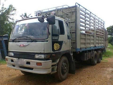 รถฮีโน่ 10 ล้อ รั่ว  FL3H 195 แรงม้า  สนใจติดต่อ 081 - 6079515