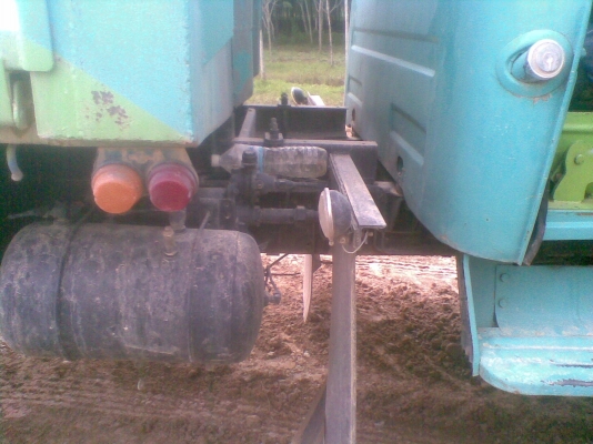 ขายรถบรรทุก  6  ล้อ ยาวเฉพาะหัว  เครื่อง  165  เทอร์โบ  เกียร์สายระบบเป็นรถหัวตัด  เฟืองท้ายใหญ่