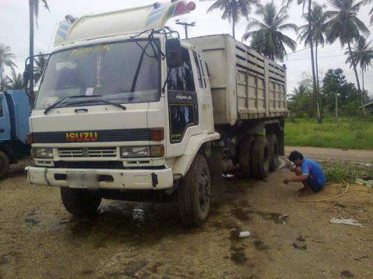 ขายรถบรรทุกสิบล้อดั๊มพ์ Isuzu rocky เล็ก เครื่อง 6HH 210 แรง ช่วงล่างใหญ่ เกียร์สโลยก เบรกจิฟฟี่ ยาง 70\% ทะเบียนพร้อม