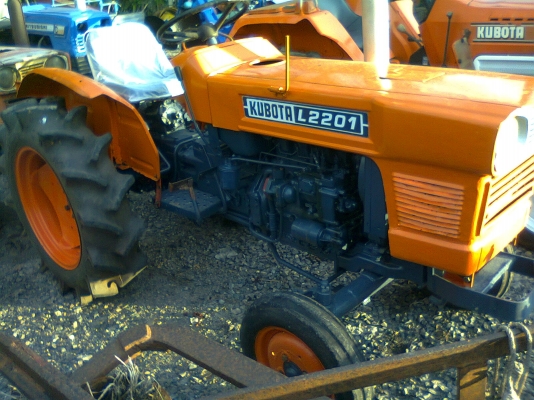 คูโบต้า L2201 รถปรับสภาพพร้อมใช้งาน