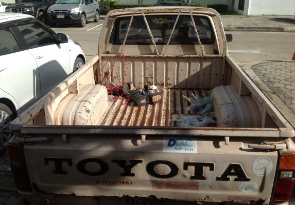 ขายม้ากระโดด 4 ขอ สีครีม เดิมๆแห้งๆ