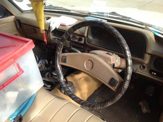 ขายม้ากระโดด 4 ขอ สีครีม เดิมๆแห้งๆ