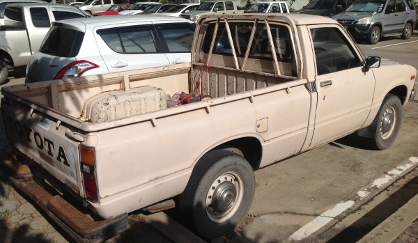 ขายม้ากระโดด 4 ขอ สีครีม เดิมๆแห้งๆ